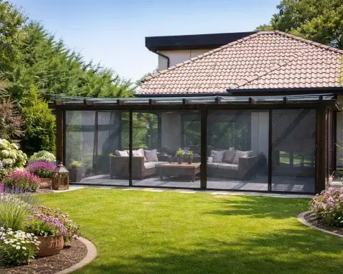 Veranda mit Insektenschutzgittern