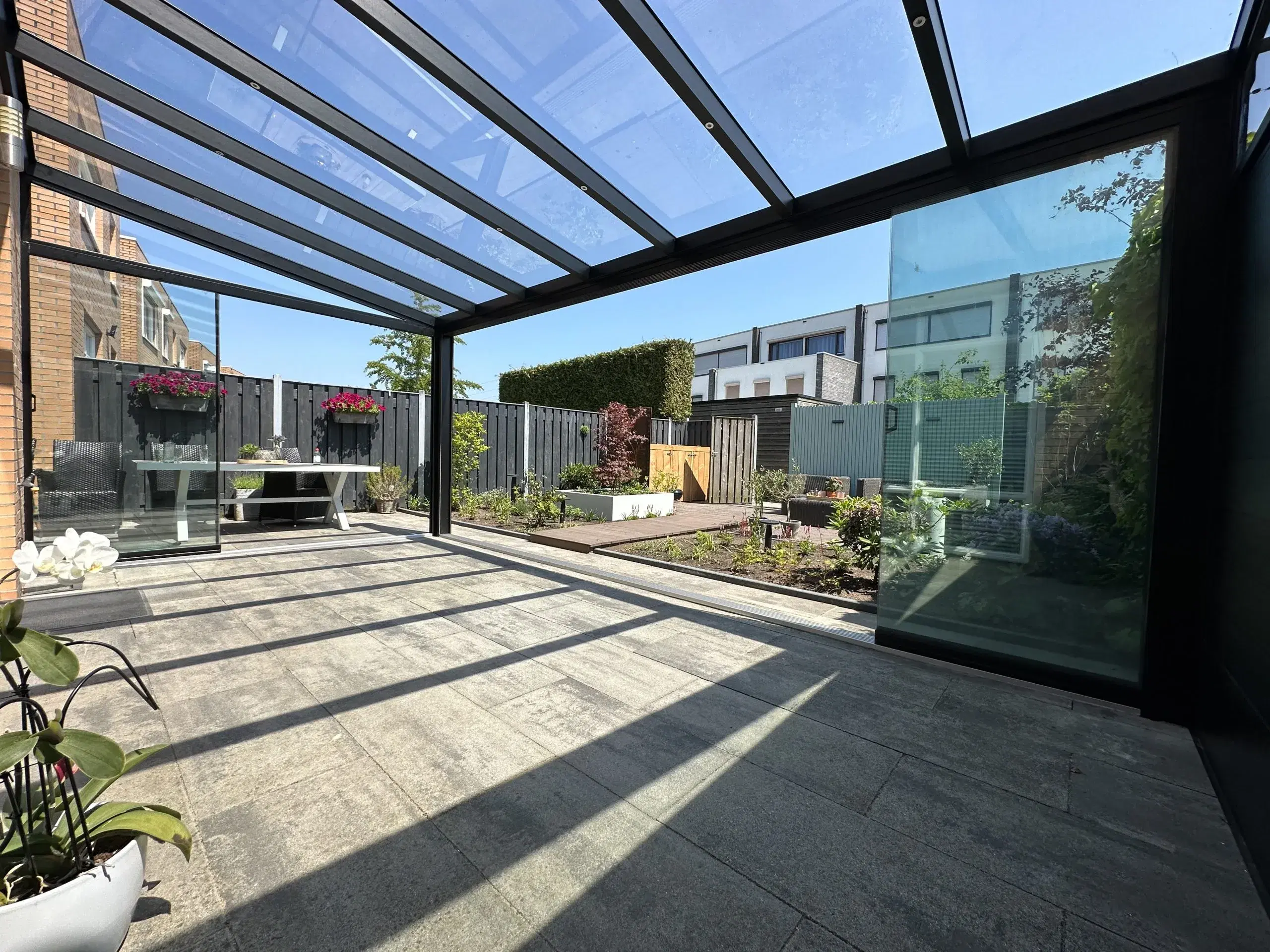 Veranda met glazen dak in Amsterdam