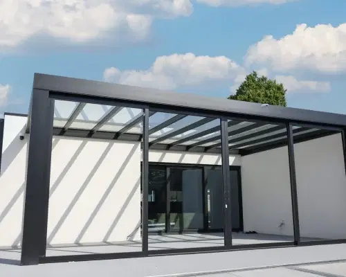 Cube-Veranda mit Glasschiebetüren