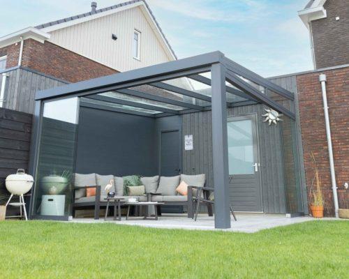 Tuinkamer-met-glazen-schuifwanden-in-Pijnacker