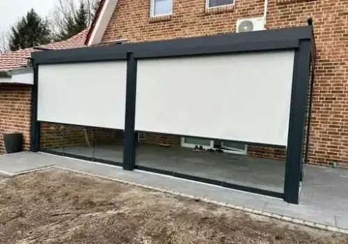 Semi-open sun-shading screens for a veranda in daylight