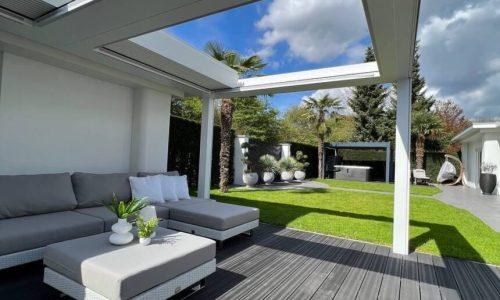 Terrassenüberdachung mit offenem Lamellendach