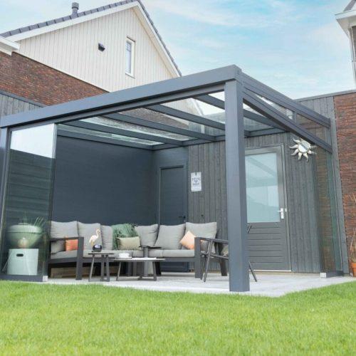 Tuinkamer-met-glazen-schuifwanden